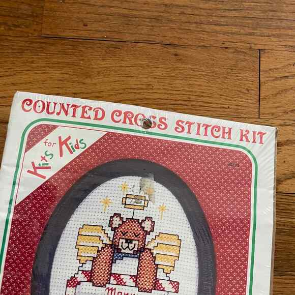 Merry Christmas Vintage Counted Cross Stitch Kit by New Berlin Company - Holiday - Picture 4 of 6
